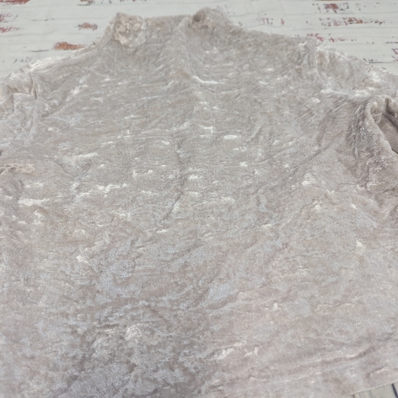 lululemon athletica Cream Long Sleeve Crop Top with Mock Neck and Sequin - Picture 3 of 6